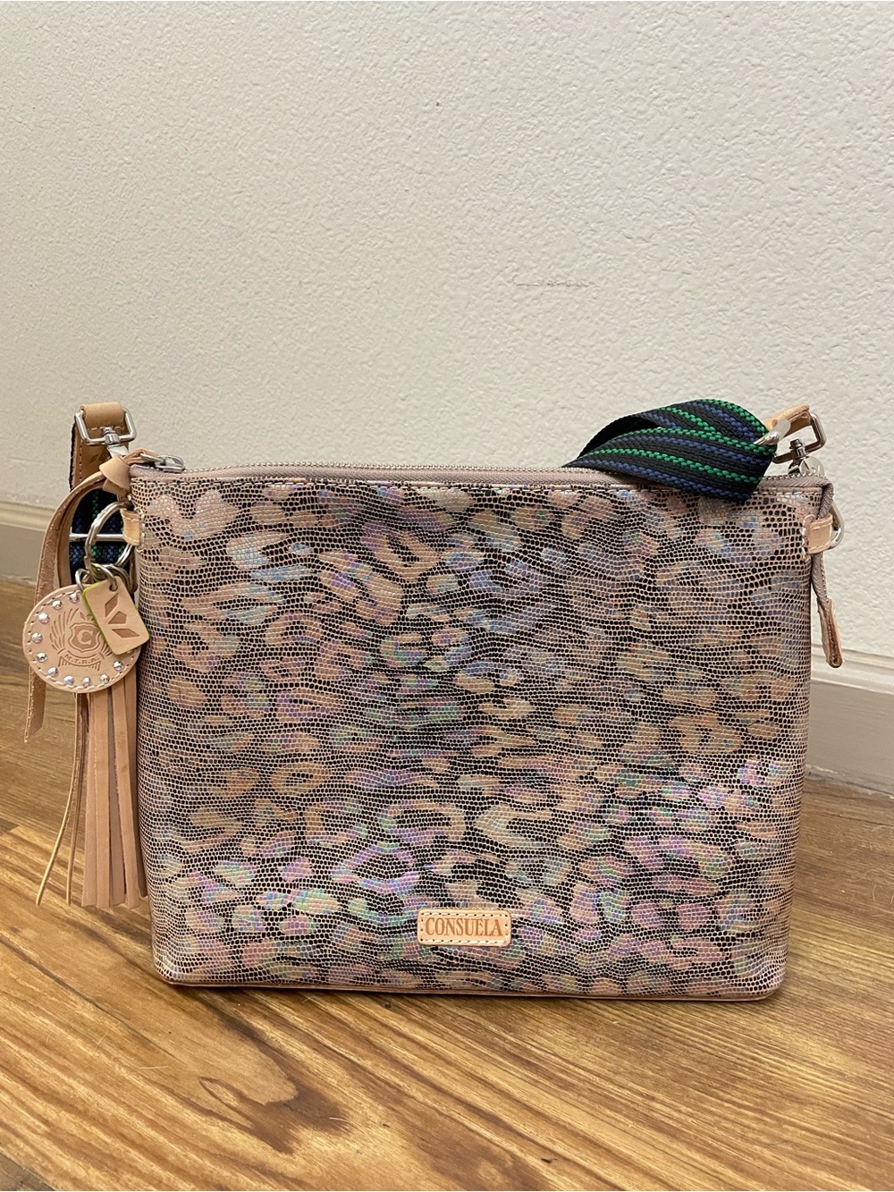 Consuela Downtown Crossbody Iris Leopard - Picture 2 of 9